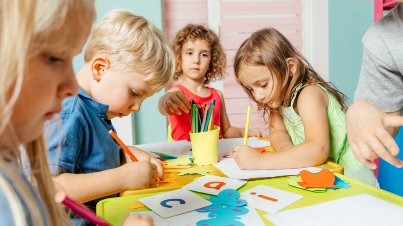 A educação infantil ganha força quando o brincar é reconhecido como ferramenta essencial de desenvolvimento, explica José Henrique Gomes Xavier.