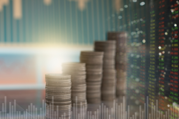 Rodrigo Balassiano explica como fundos híbridos permitem diversificação inteligente entre renda fixa e crédito estruturado.