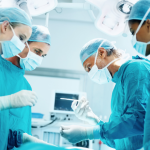 Dr Haeckel Cabral destaca que a mamaplastia vai além do volume, priorizando conforto e simetria.