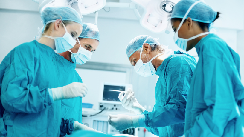 Dr Haeckel Cabral destaca que a mamaplastia vai além do volume, priorizando conforto e simetria.