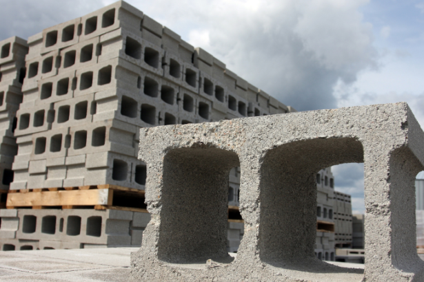 Valderci Malagosini Machado explica as diferenças entre blocos de concreto maciços, vazados e celulares e orienta quando cada tipo é a melhor escolha na obra.